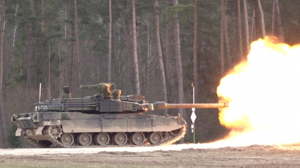 폴란드에서 포 사격 시험 중인 K2 전차의 모습. /사진=현대로템 제공
