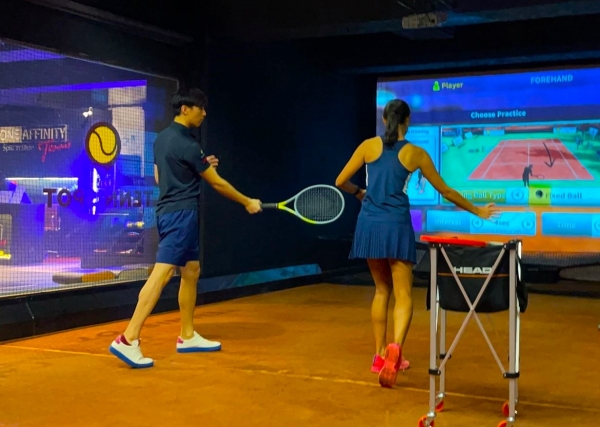 홍콩 구룡 쿤통 지역 테니스 체험 전문 매장에 설치된 뉴딘콘텐츠 스크린테니스 브랜드 ‘테니스팟’./사진=뉴딘콘텐츠 제공