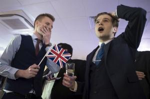 [브렉시트 후폭풍] 무디스 영국 신용전망 부정적, 하원 웹 264만 투표 재청원 서명
