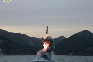 북한 SLBM 미사일 1발 또 시험발사, 500km 비행 추정…청와대 긴급 NSC 소집