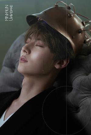 뉴이스트 민현, 솔로 선 공개곡 ‘Universe’ 오피셜 포토 공개…아련한 분위기 ‘눈길’