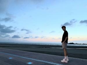 Lim Young-woong Gochang在海滩上独树一帜的“光环” ...“在LAN线粉丝见面后”甜蜜的休息？