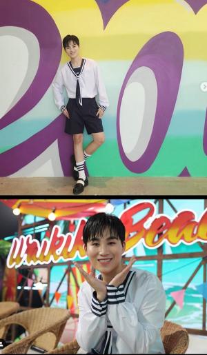 Kim Hee-jae transforms into a marine boy.. Flower smiles with a calyx pose.. "Hee-jae flowers are in full bloom today"