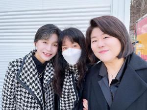 한지민, ‘로스쿨’ 응원…“길혜연-이정은 선배님 파이팅”