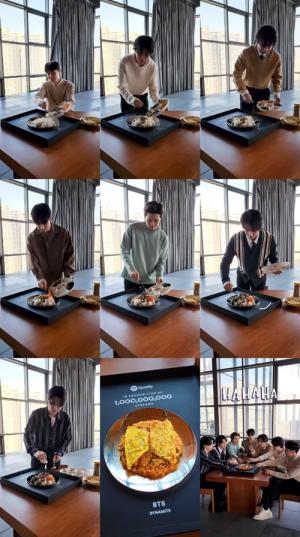 방탄소년단, 스포티파이 ‘10억 스트리밍’ 기념 비빔밥 세레모니
