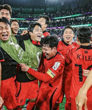 영국 BBC "한국에서 손흥민은 축구를 초월한 선수…희망을 짊어진 슈퍼히어로"