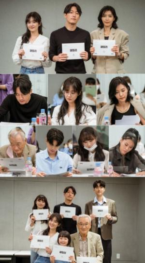 장혁·장나라·이순재·가비...tvN 새 드라마 &apos;패밀리&apos; 파이팅 넘친 대본리딩 현장