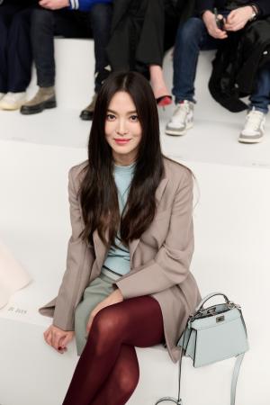 배우 송혜교, 파리에서 열린 펜디 2024 봄-여름 꾸띄르 컬렉션 참석