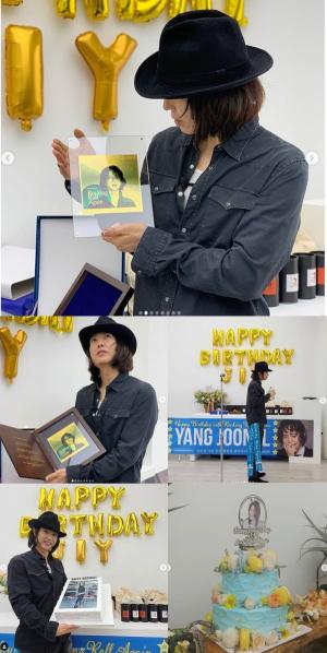 Yang Joon-il,&apos;Birthday&apos; +&apos;New Song Announcement&apos; double slope certification shot released "How special and happy day?"